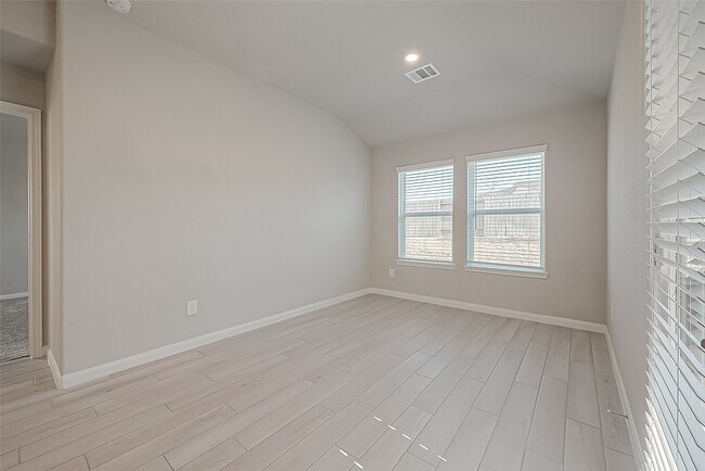 Building Photo - 331 Hbr Frst Ln