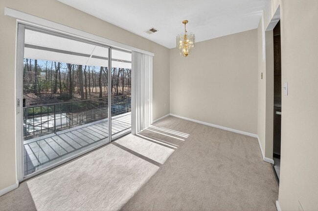 Building Photo - 3364 Hewitt Ave