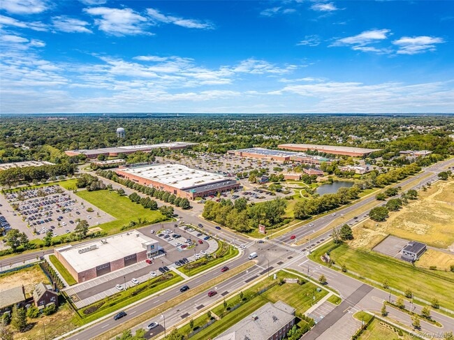 Building Photo - 725 Eastview Dr