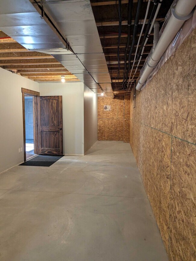 Building Photo - 247 Northland Dr