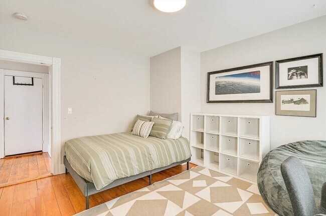 Building Photo - 44 Cottage St