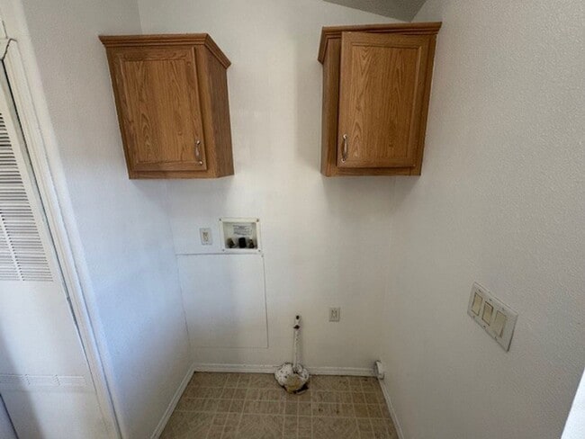 Building Photo - 3 BR house with fenced yard, Nu Paint, Carpet