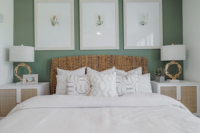 Building Photo - Live Rent-Free for 8 Weeks + Pocket a $500 GC!