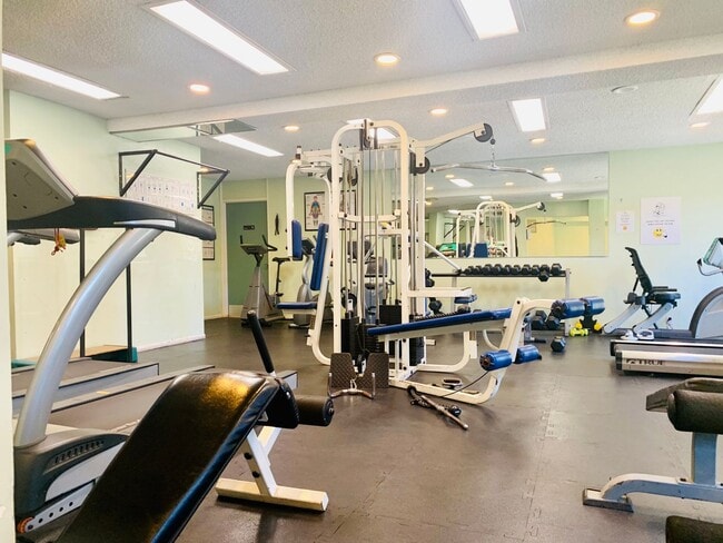 Building Photo - TOP FLOOR 1BD/1BA CONDO AVAILABLE AT THE PLAZA IN PACIFIC BEACH - $2,495/mo