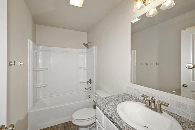 Building Photo - 1536 Montaluse Rd