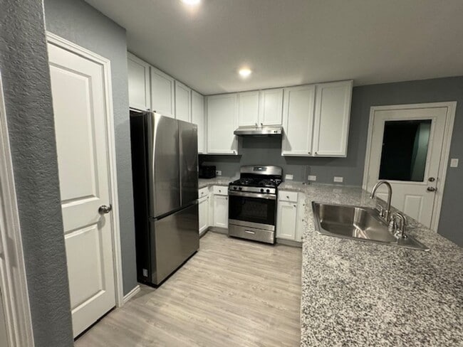 Building Photo - 7010 Solar Rdg