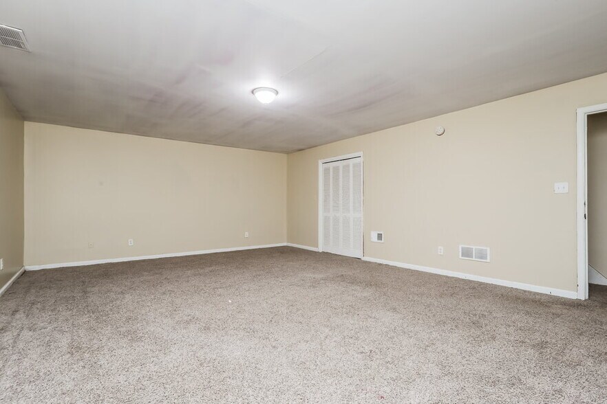 Building Photo - 153 Country Mill Ln