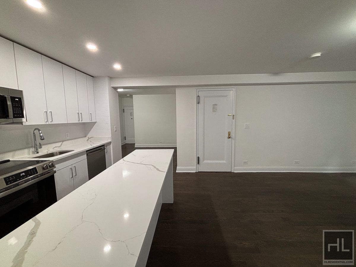 Building Photo - FIFTH AVENUE