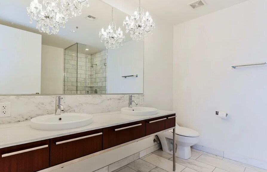 Building Photo - 4471 Dean Martin Dr