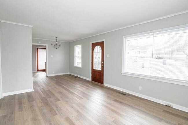 Building Photo - 703 Monroe St