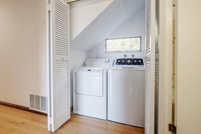 Building Photo - 90 Geldert Dr