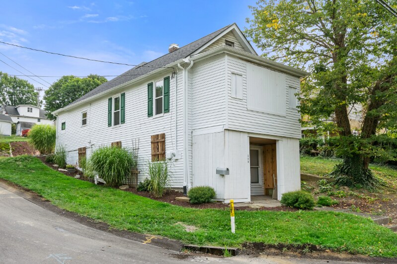 Building Photo - 366 N Main St