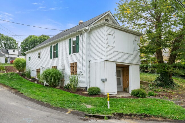 Building Photo - 366 N Main St