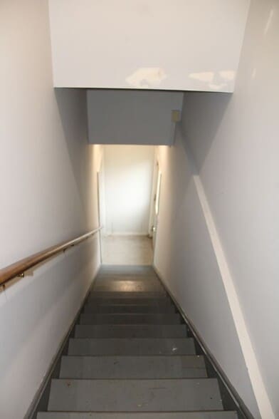 Building Photo - 130 N Mill St