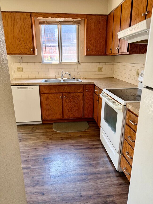 Building Photo - 1628 Azalea Dr