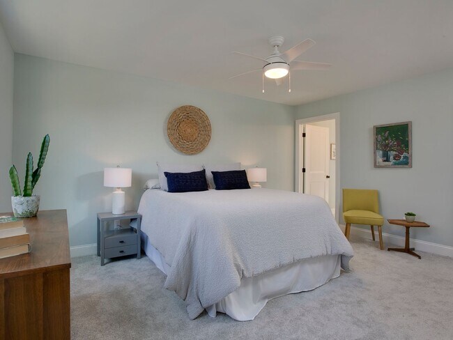 Building Photo - Available Now! Gorgeous 3 bedroom home close to downtown Durham!