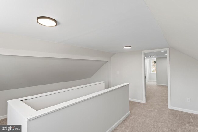 Building Photo - 5004 Barnaby Ln