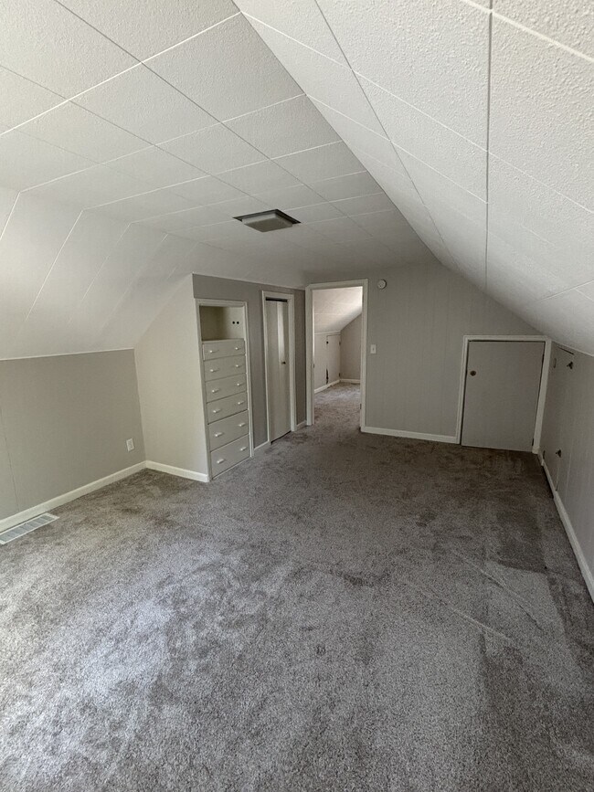 Building Photo - 3132 Edgewood Ave S