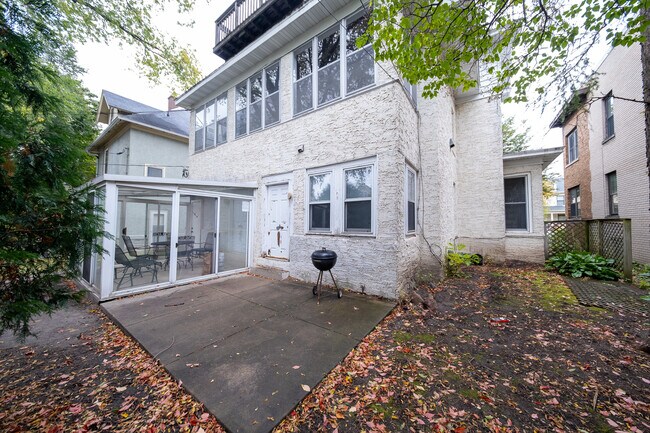 Building Photo - 3116 Humboldt Ave S