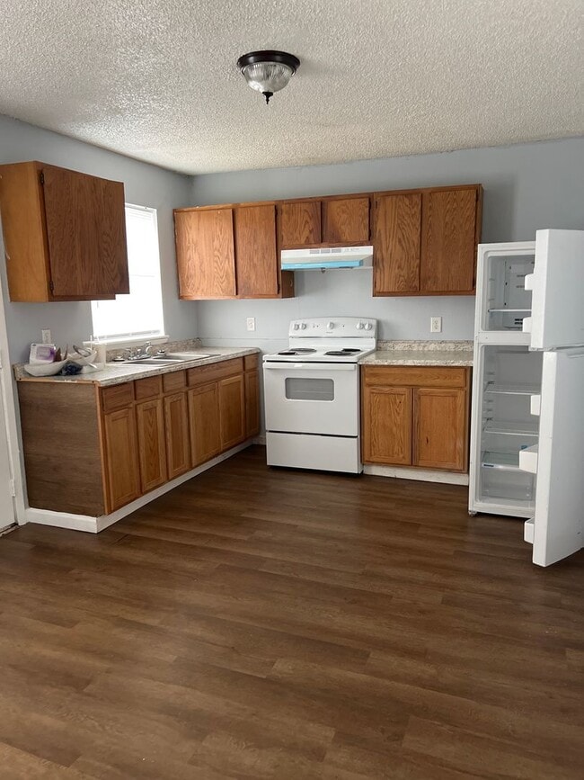 Building Photo - 1602 Kings Rd