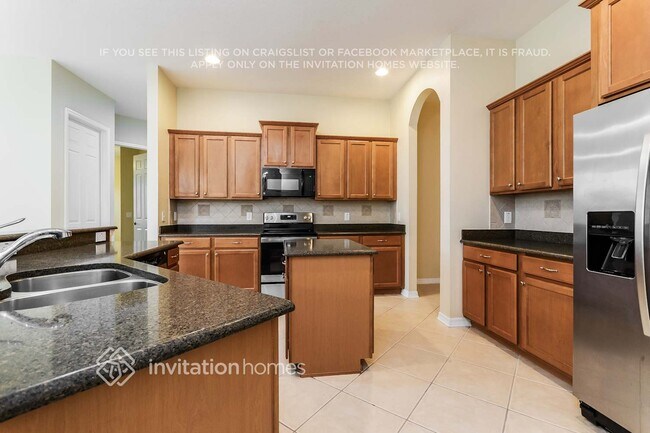 Building Photo - 806 Pecori Terrace