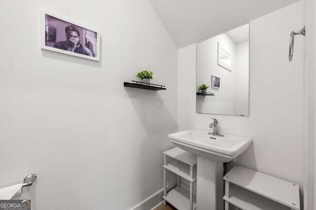 Building Photo - 1096 Wedgewood Dr NW