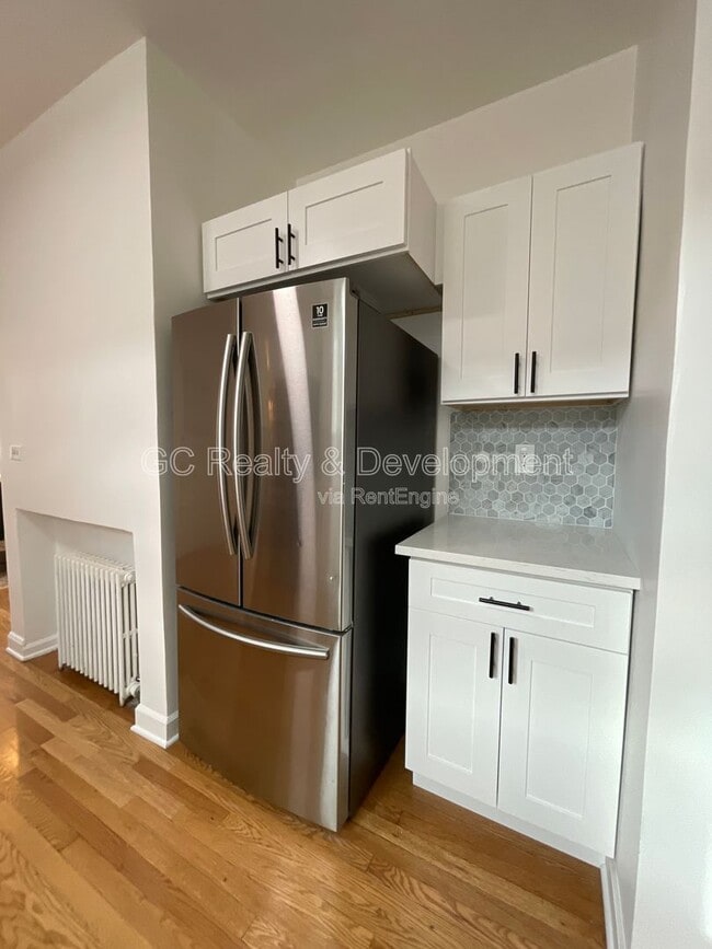 Building Photo - 7512 N Claremont Ave