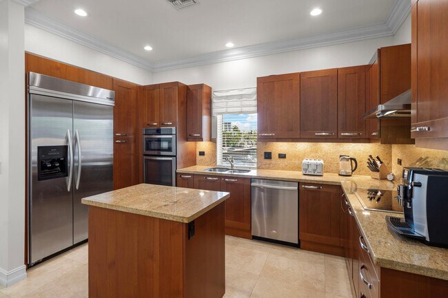 Building Photo - 514 N Birch Rd