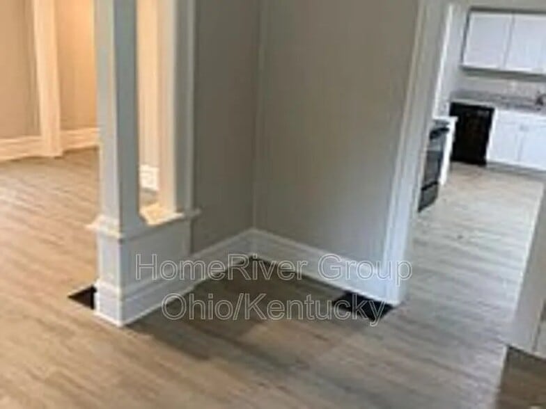 Building Photo - 247 S Terrace Ave