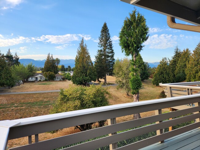 Building Photo - 4 bed 2 bath in Sequim, nice mountain view!