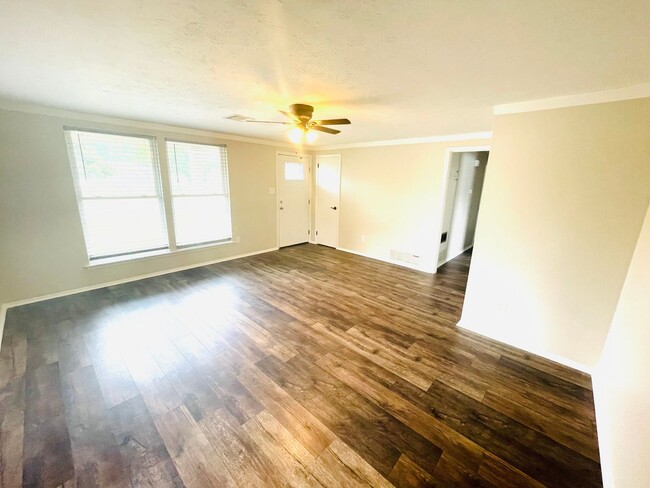 Building Photo - ** 4 Bed 2 Bath Located in Prattville ** C...