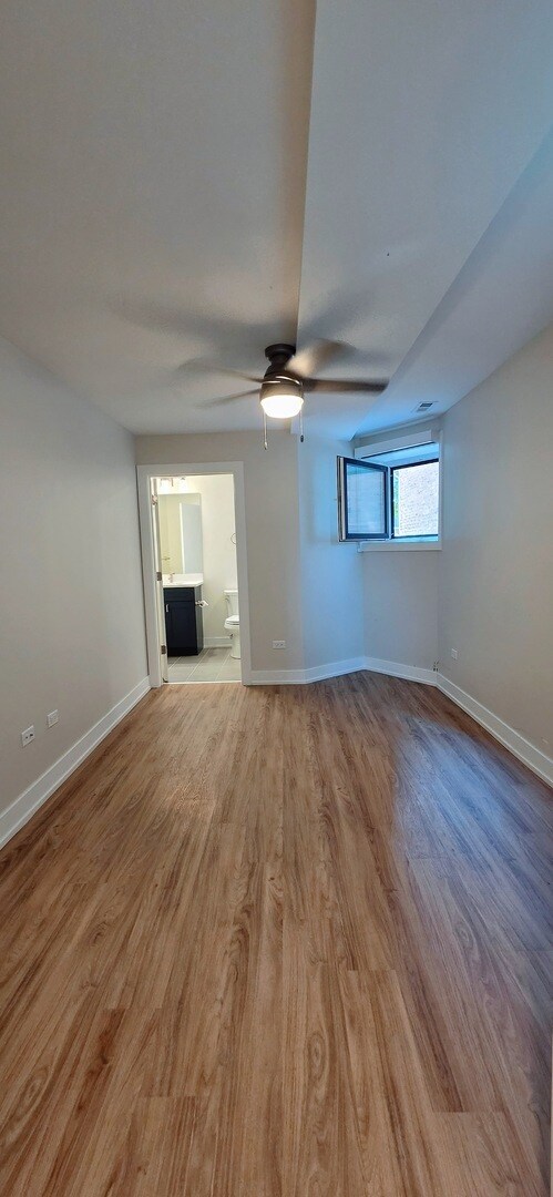 Building Photo - 2230 W Wilson Ave