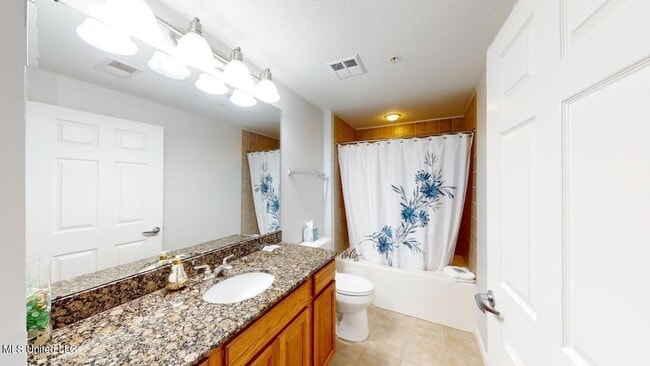 Building Photo - 2228 Beach Dr