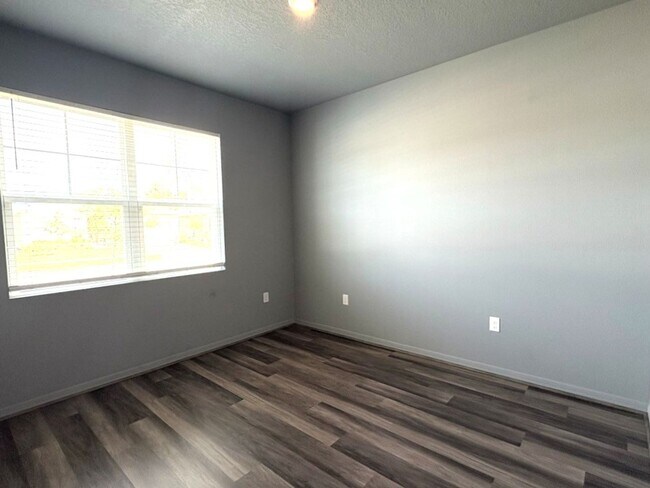 Building Photo - Gorgeous 2 Bedroom Home with Office!