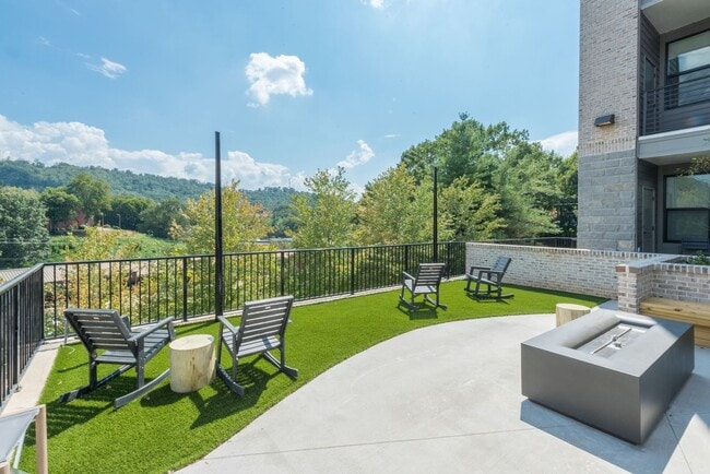 Building Photo - Downtown Asheville Apartment!