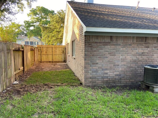 Building Photo - 11219 Willow Field Dr