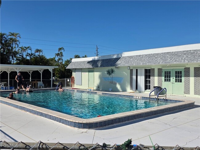 Building Photo - 101 Oak Ln