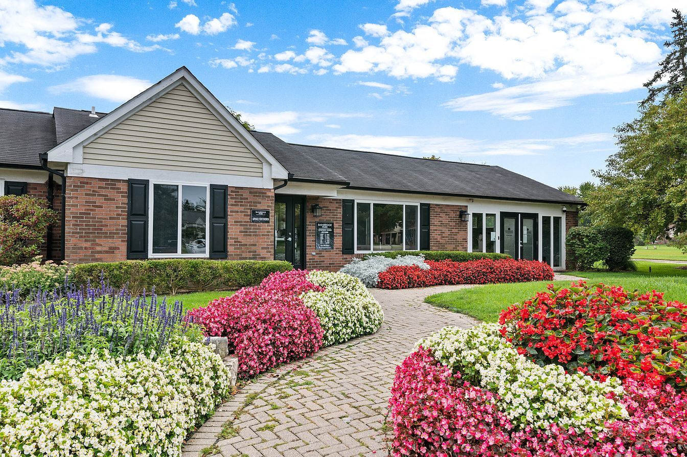 Building Photo - 7000 Foxthorn Dr