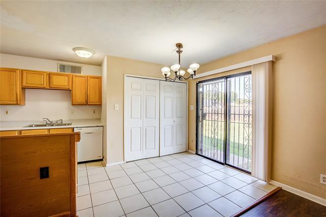 Building Photo - 6901 Sandybrook Dr