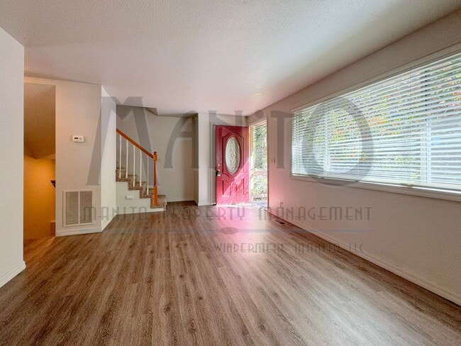 Building Photo - 521/523 E 11th Avenue Duplex