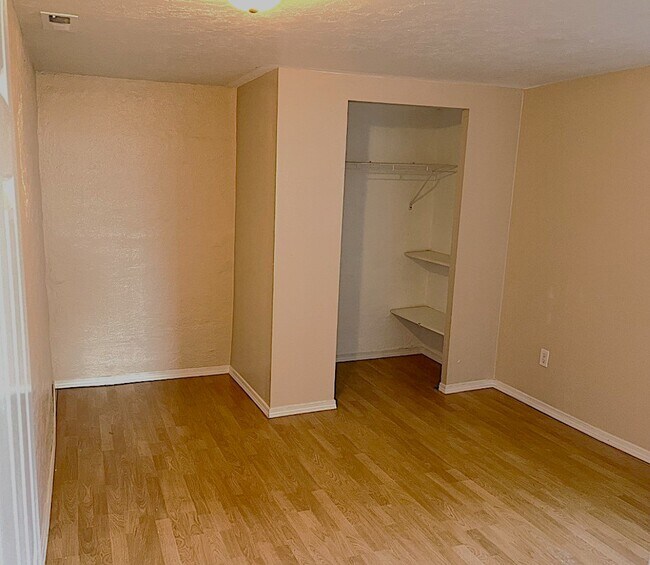 Building Photo - 4704 N Lacey St