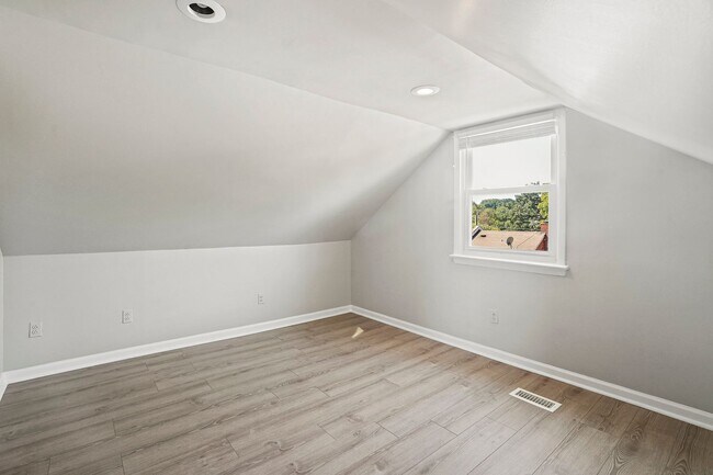 Building Photo - Fantastic Home in Fort Dupont Park! Parking and Basement Included!