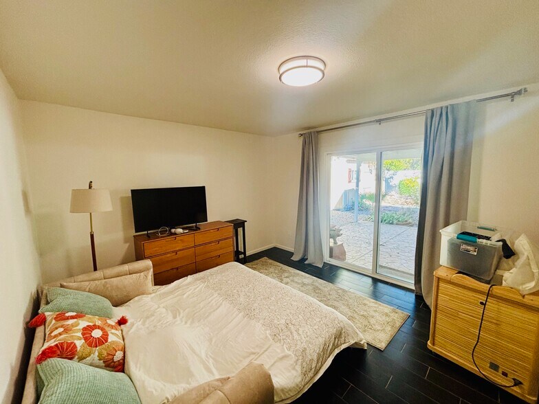 Building Photo - 23813 Calvert St