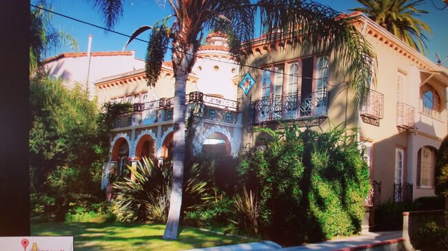 Primary Photo - 2268 Beachwood Dr