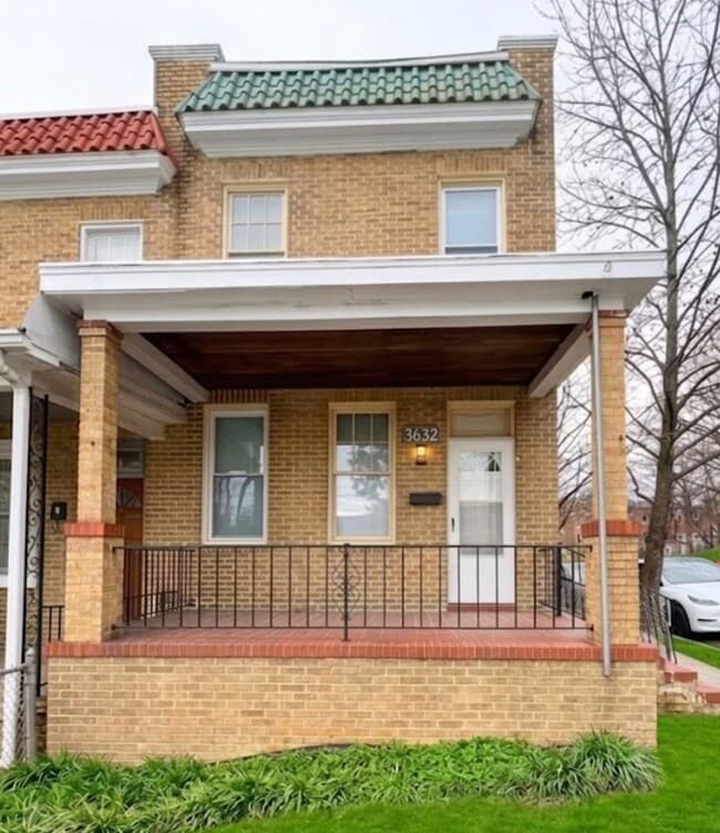 Building Photo - 3632 Parkdale Ave