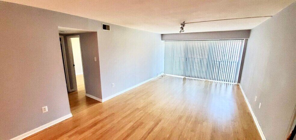 Building Photo - 1300 Army Navy Dr