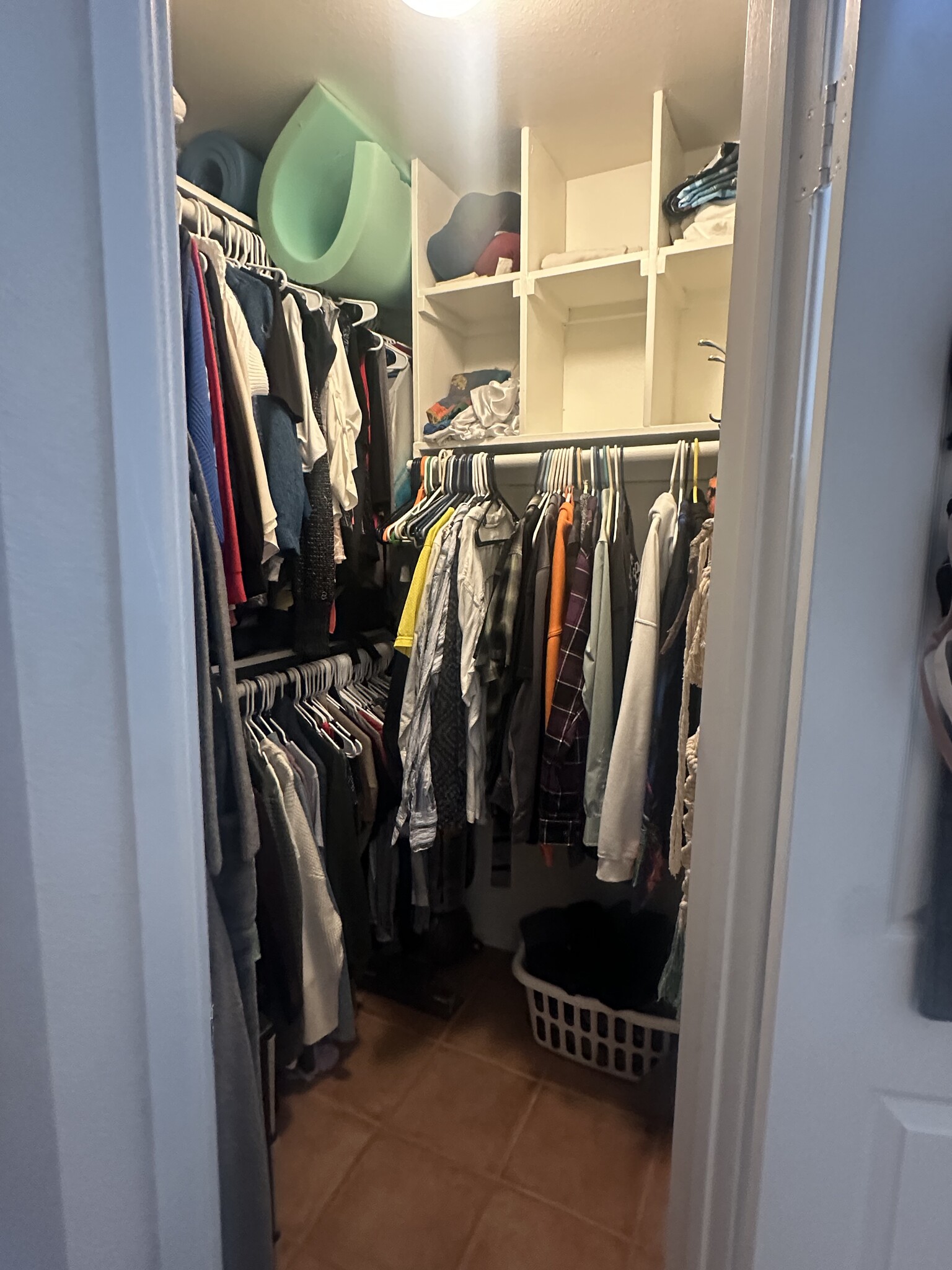 Master walk in closet - 25072 Leucadia St