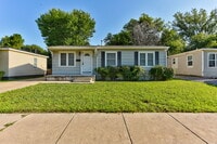 Building Photo - 1227 Iowa St