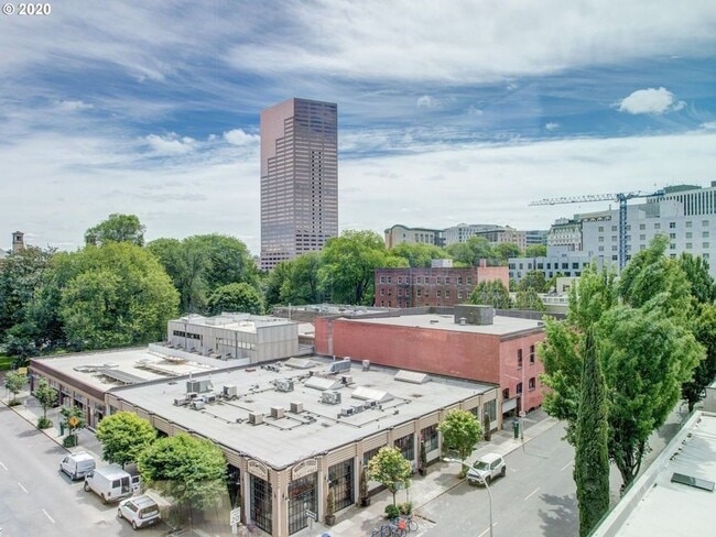Building Photo - Elizabeth Tower Condo in the Pearl