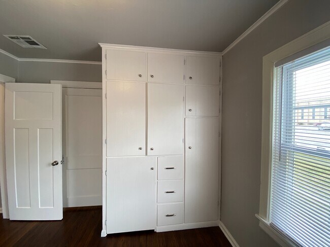 Building Photo - 4711 E 4th Pl